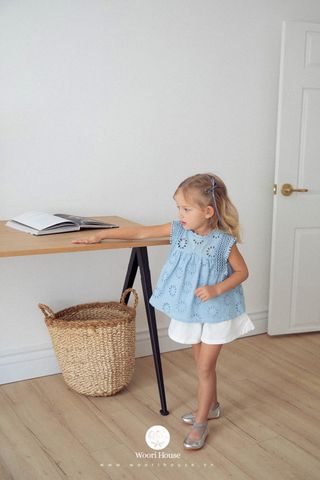 NN - Áo Rei Blouse thêu hoa mặt trời