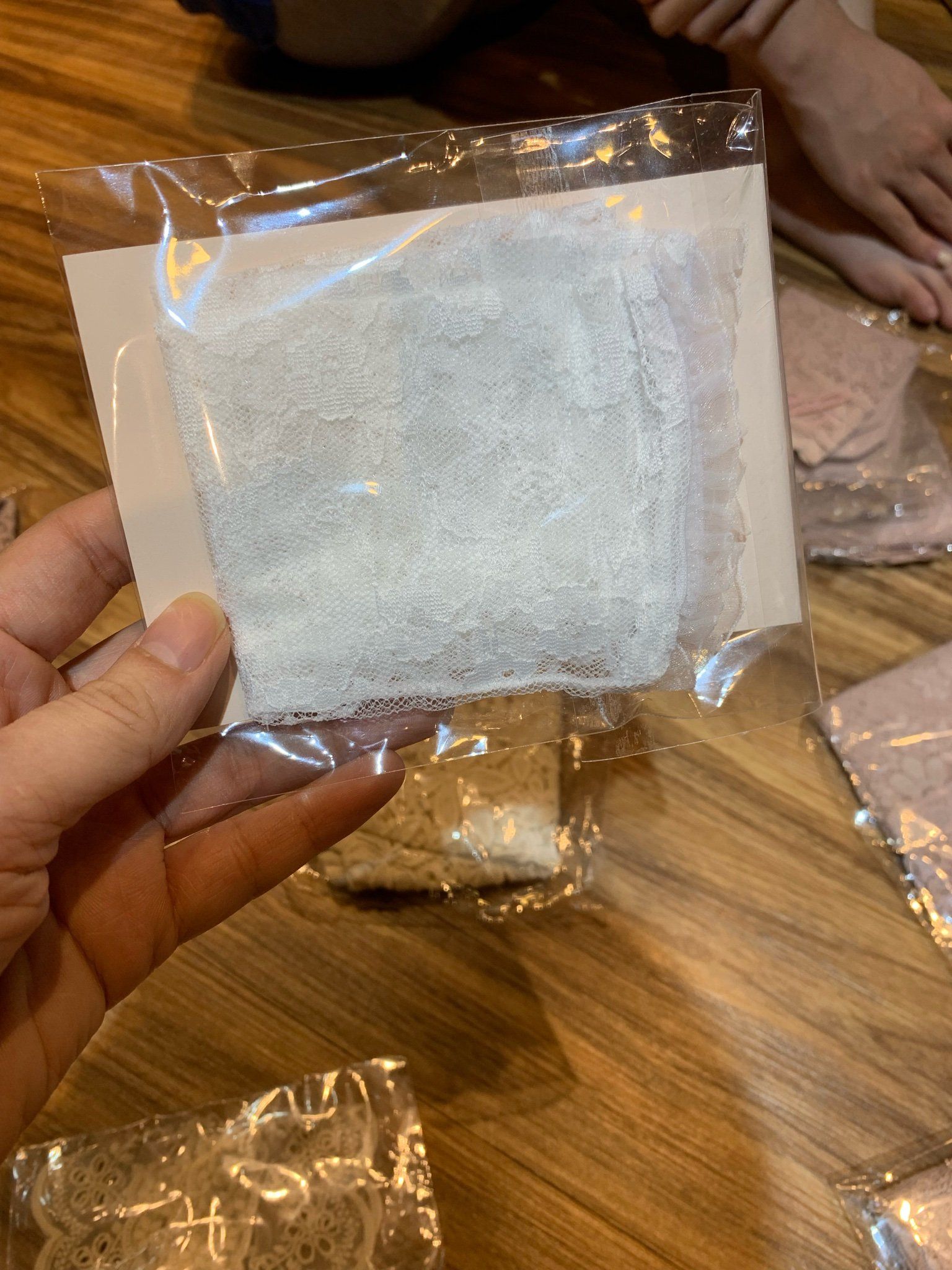 AR Tất ren trắng