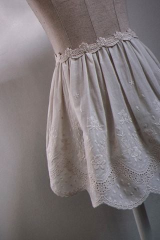 Yếm Cha Cha Cotton thêu hoa nhí