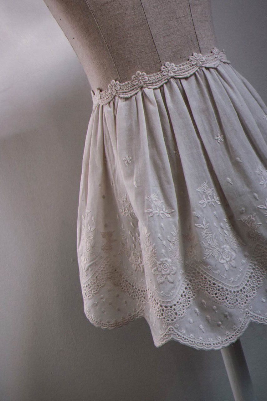 EC - Yếm Cha Cha Cotton thêu hoa nhí