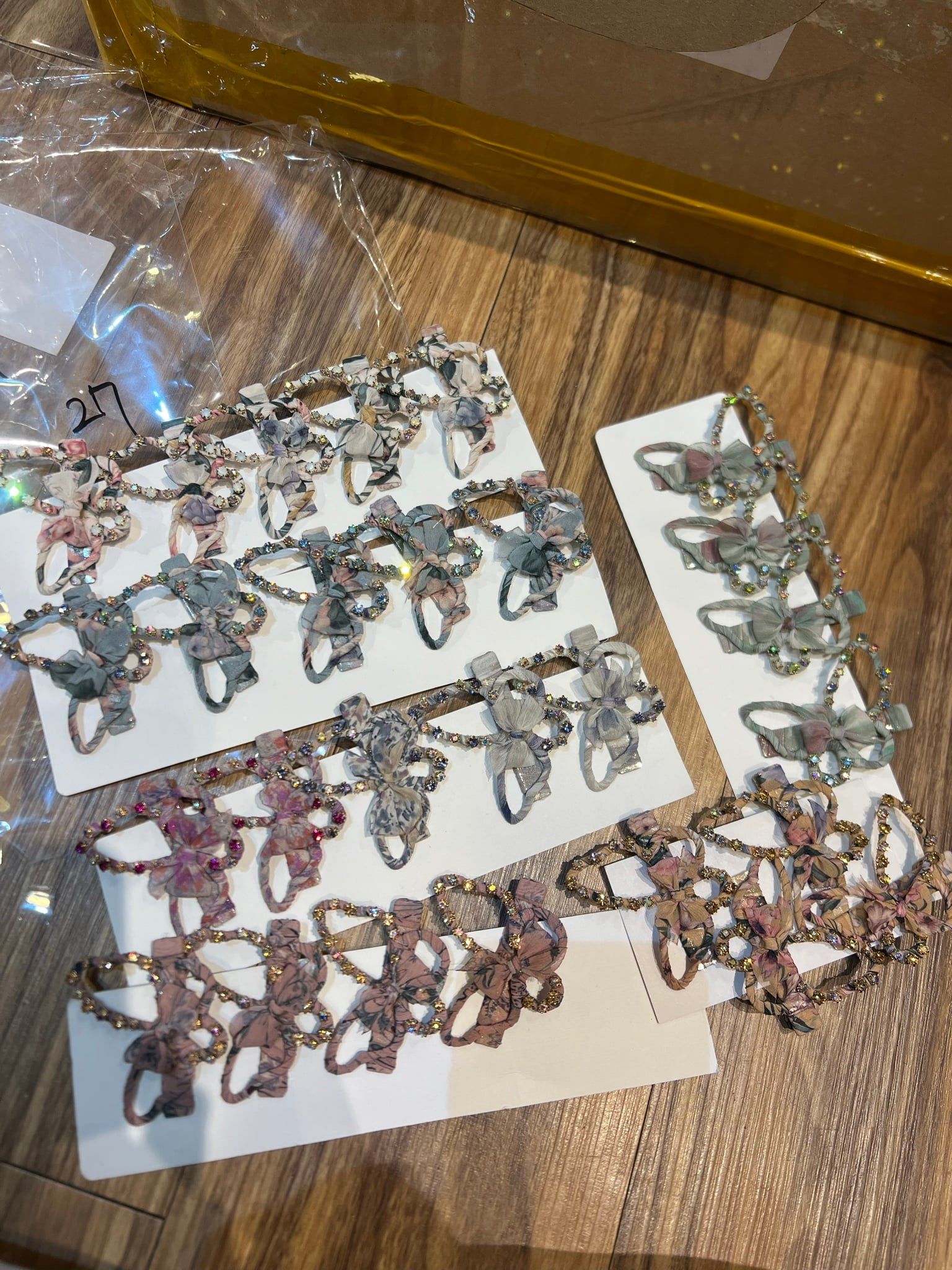 AM - Kẹp bướm đính pha lê