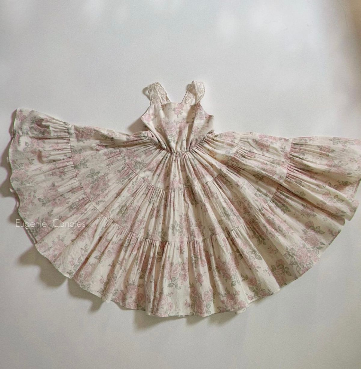 EC váy Blooming 2 dây ren