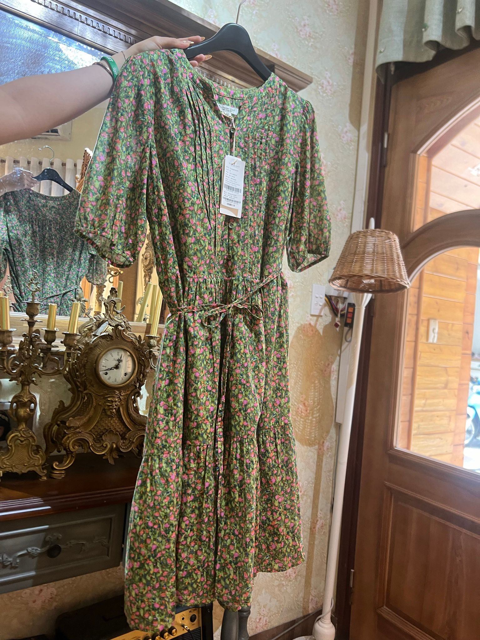 MOM - TI V5 Váy nền xanh hoa hồng