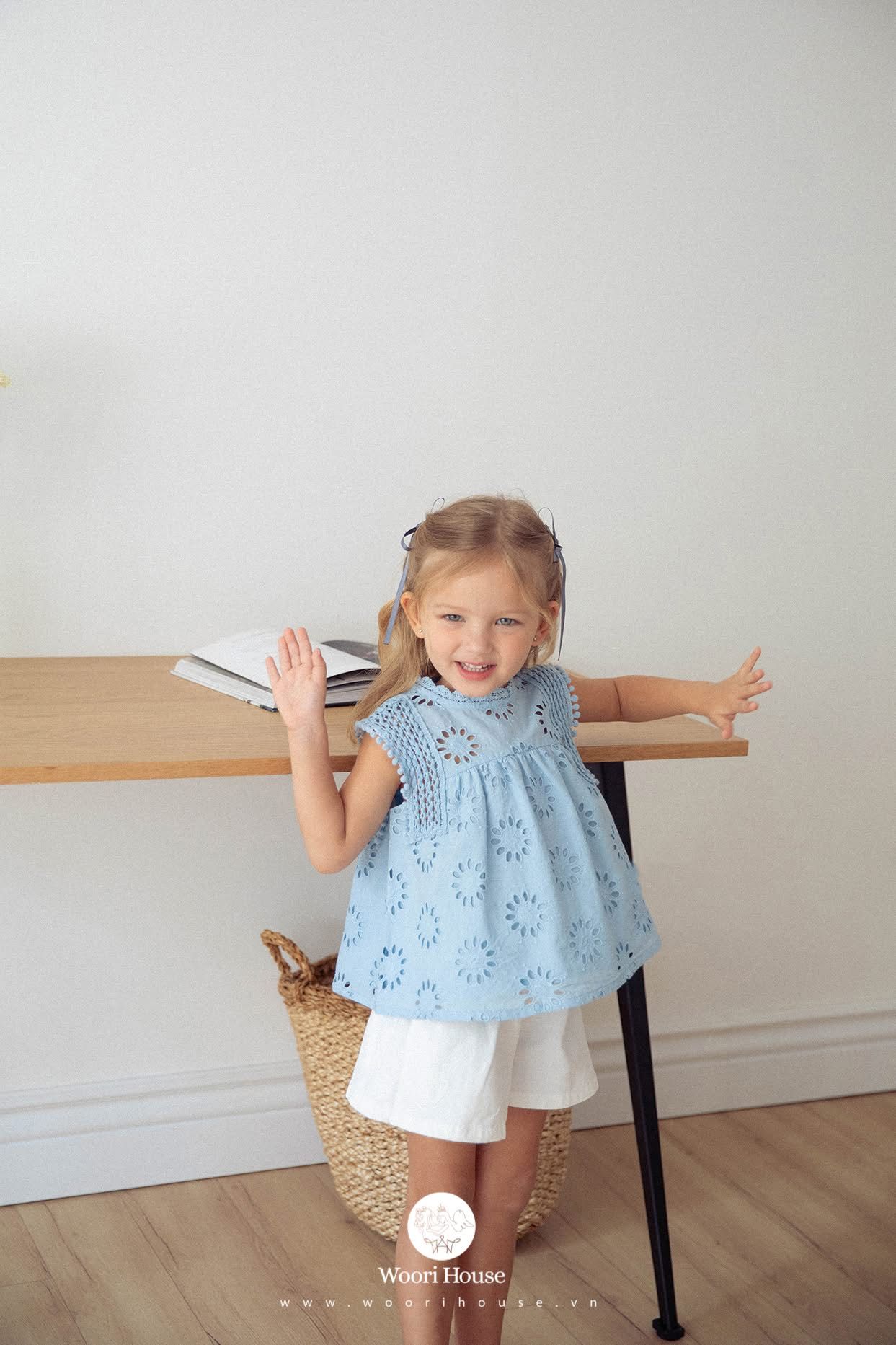 NN - Áo Rei Blouse thêu hoa mặt trời