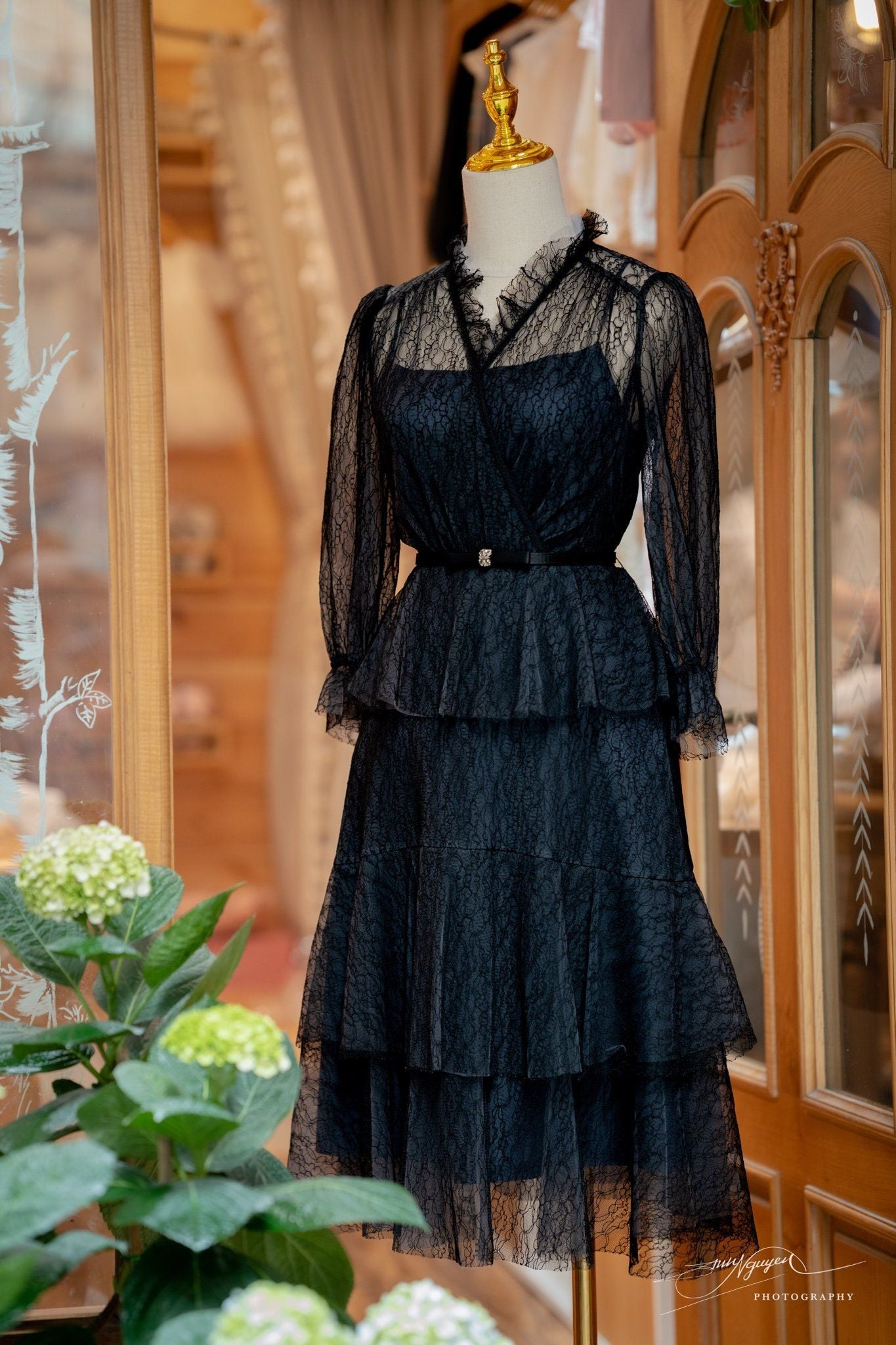 Mom Váy Renee ren cao cấp