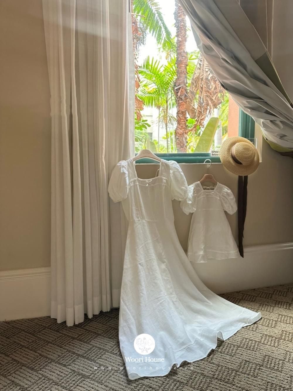 MBB Váy Lily cổ vuông đính hoa hồng