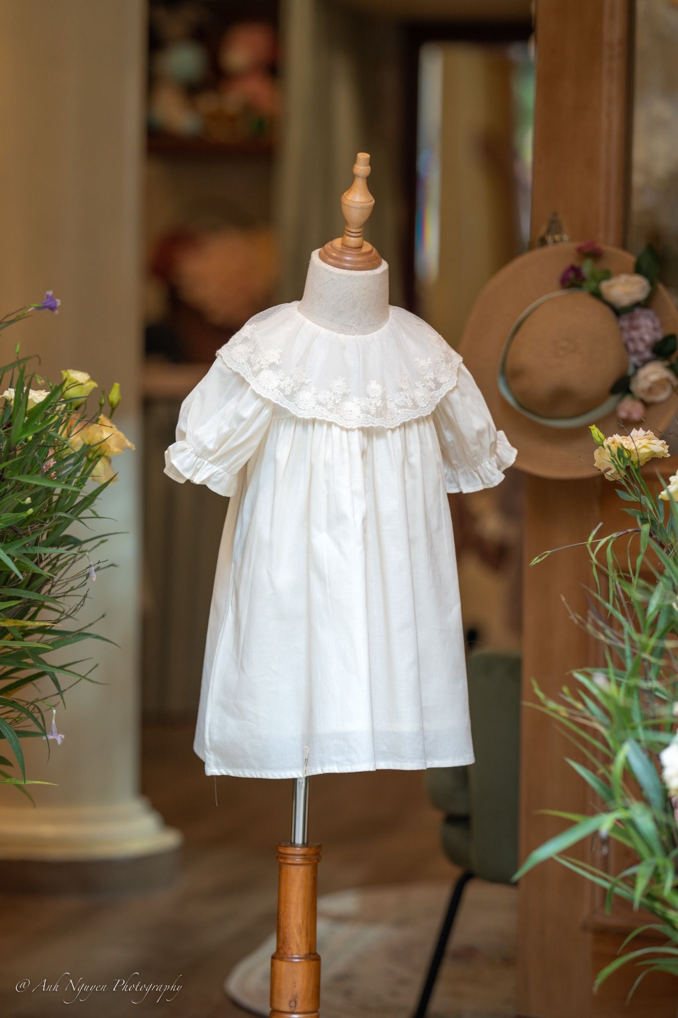 AR - Váy White May Cotton cổ ren bèo