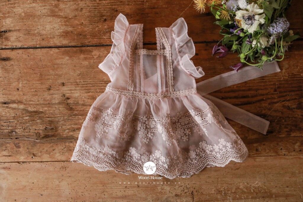 Yếm Heidi thêu ren nổi