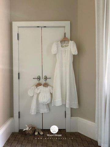MBB Váy Lily cổ vuông đính hoa hồng