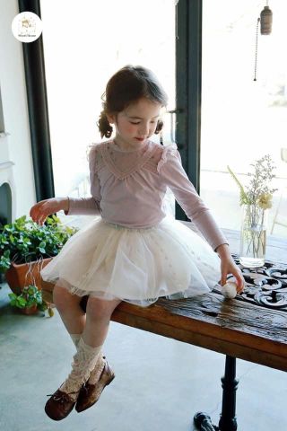 Áo thun Annie cổ ren
