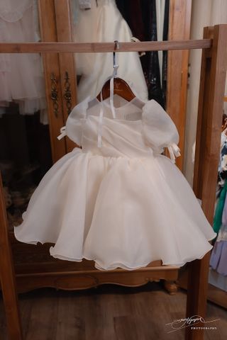 Premium - V6 Váy tay bồng nơ vai đính trai kèm Bonet