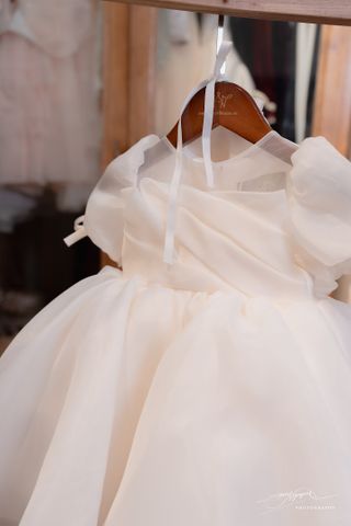 Premium - V6 Váy tay bồng nơ vai đính trai kèm Bonet