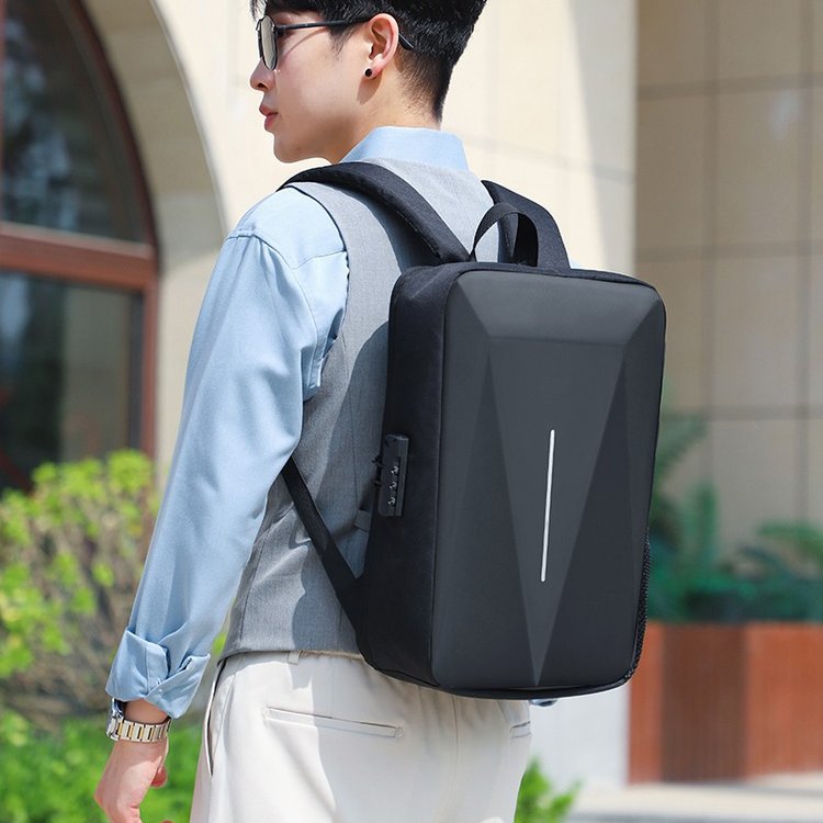 Mochila Impermeable Moto Rígida con USB: La compañera perfecta para tus aventuras - Mochila Impermeable Moto Rigida Con USB
