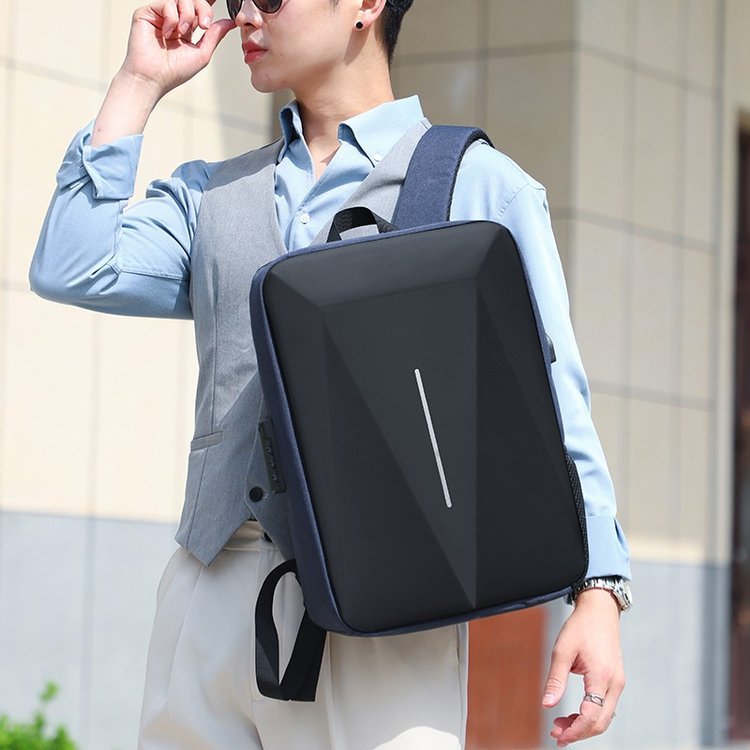 Mochila Impermeable Moto Rígida con USB: La compañera perfecta para tus aventuras - Mochila Impermeable Moto Rigida Con USB