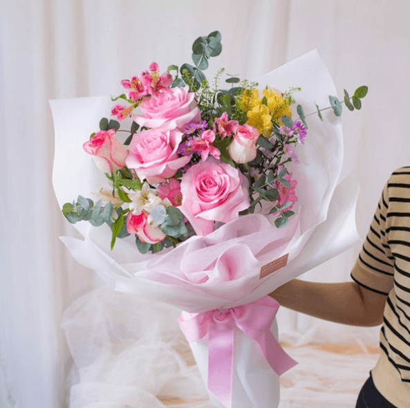  Elegance Pink Roses Bouquet - M 