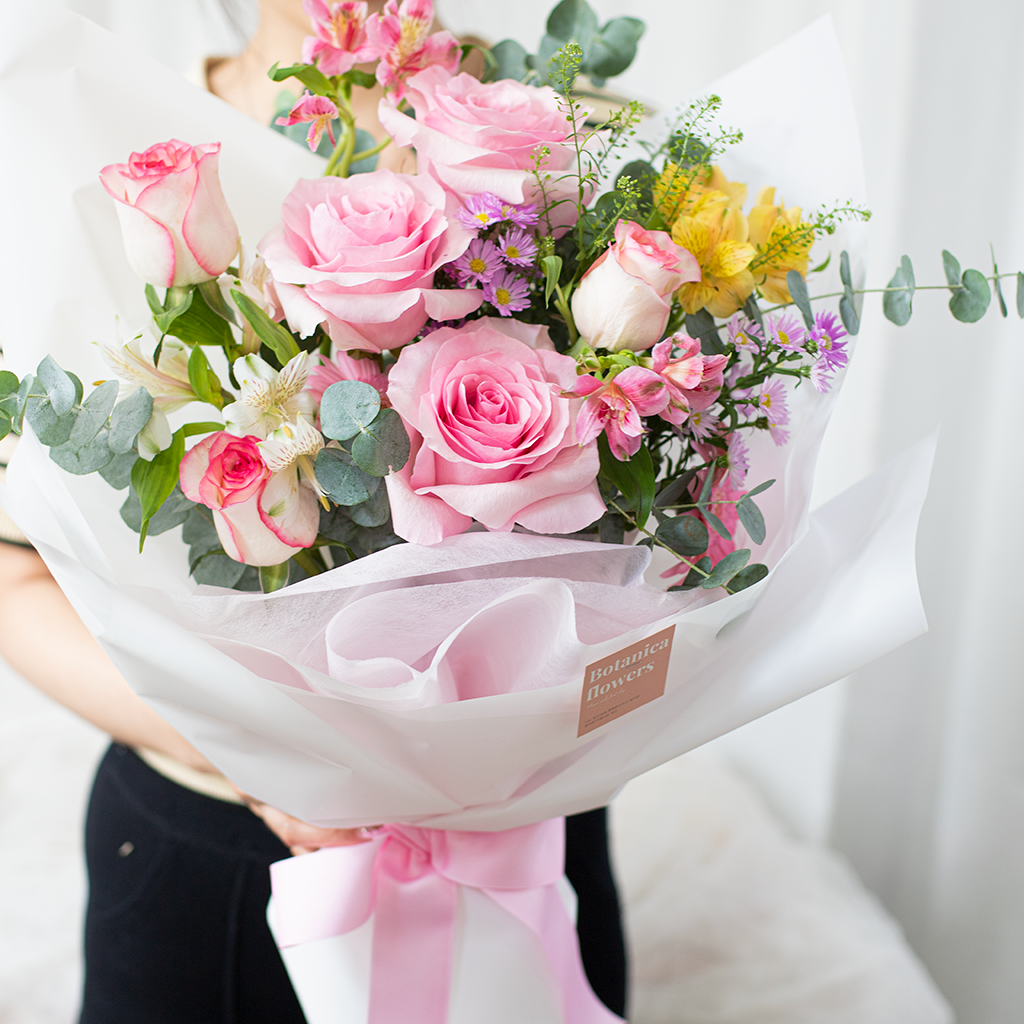  Elegance Pink Roses Bouquet - M 
