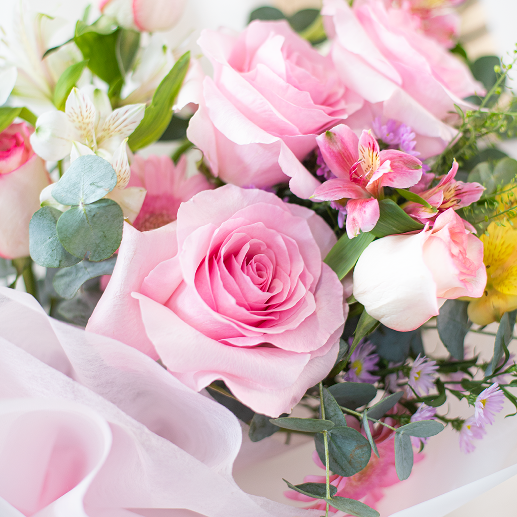  Ecuador Pink Roses Bouquet - M 