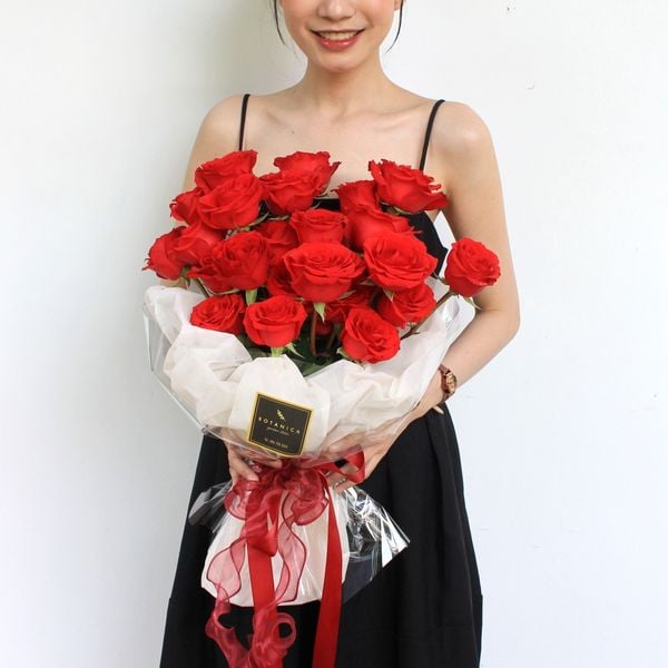 The Sincerity of Red Roses 