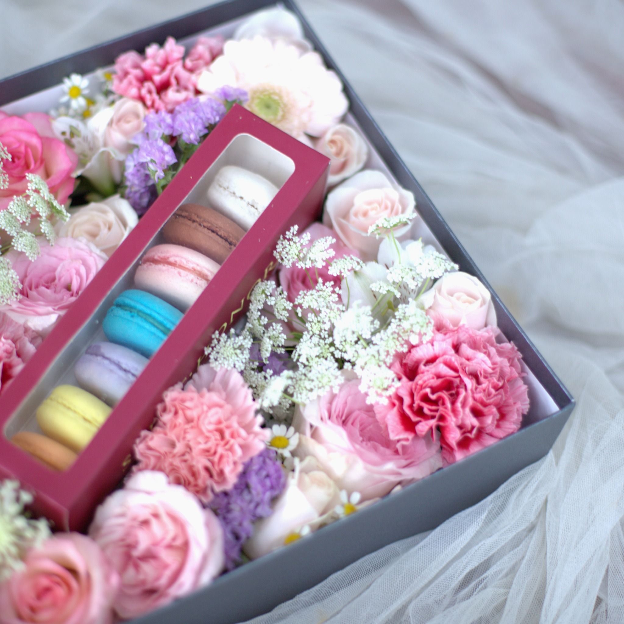  Rainbow Macaroon Flower Box EN 