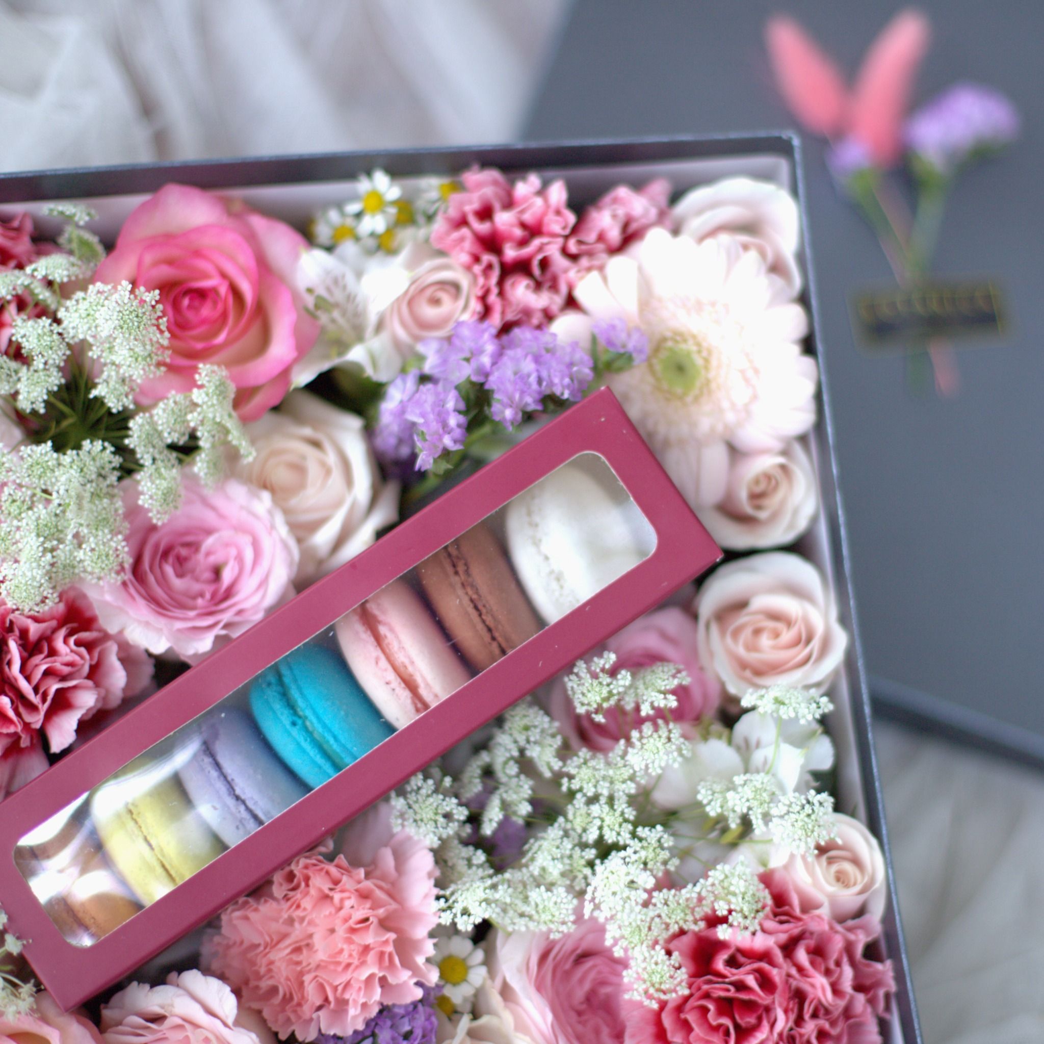  Rainbow Macaroon Flower Box EN 