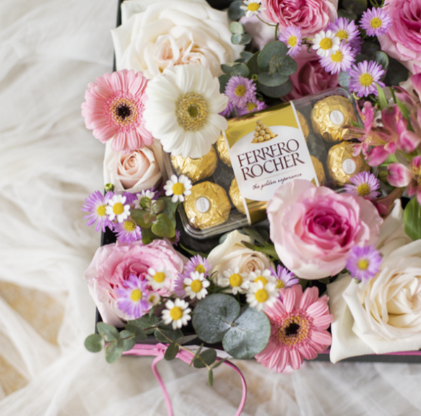  Flower And Chocolate Combo Box 