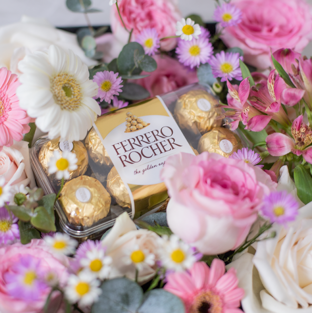  Flower And Chocolate Combo Box 