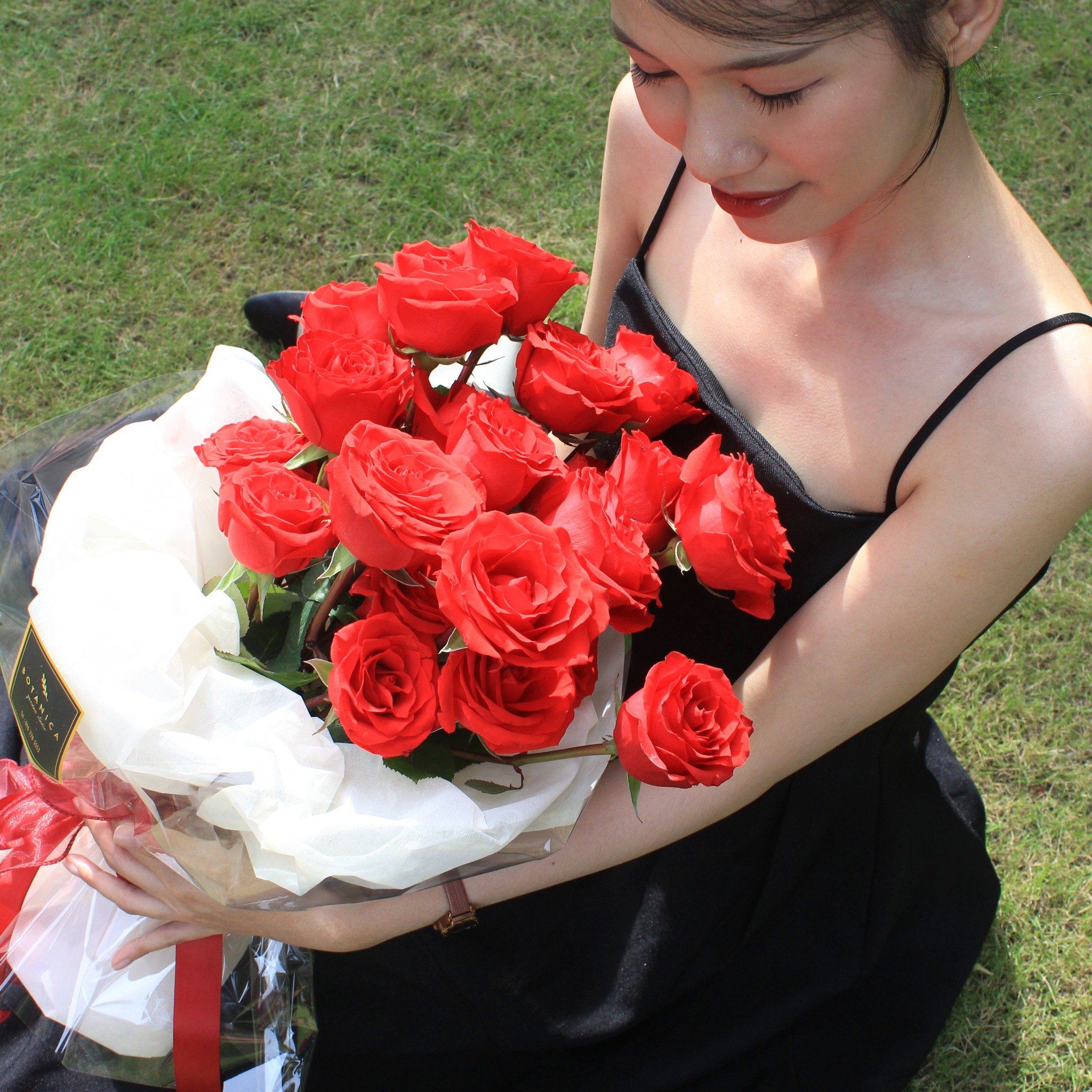  The Sincerity of Red Roses 