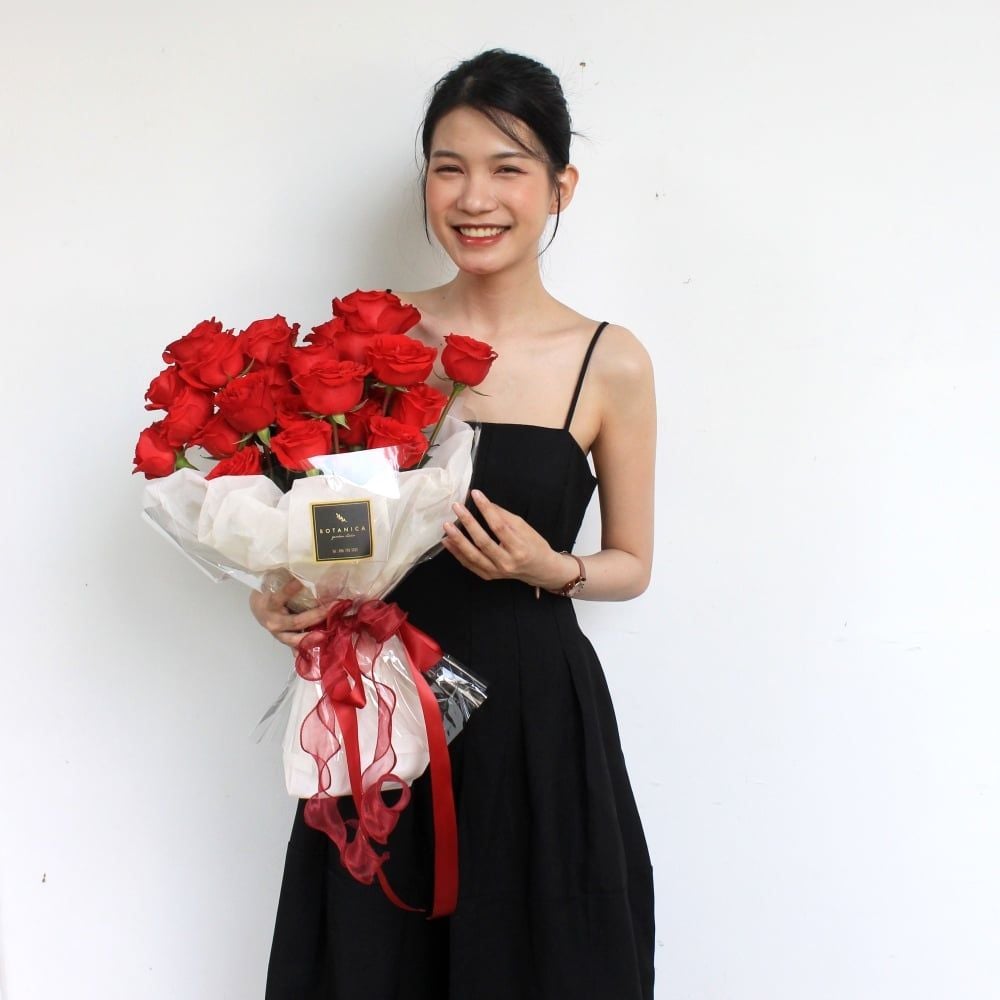  The Sincerity of Red Roses 