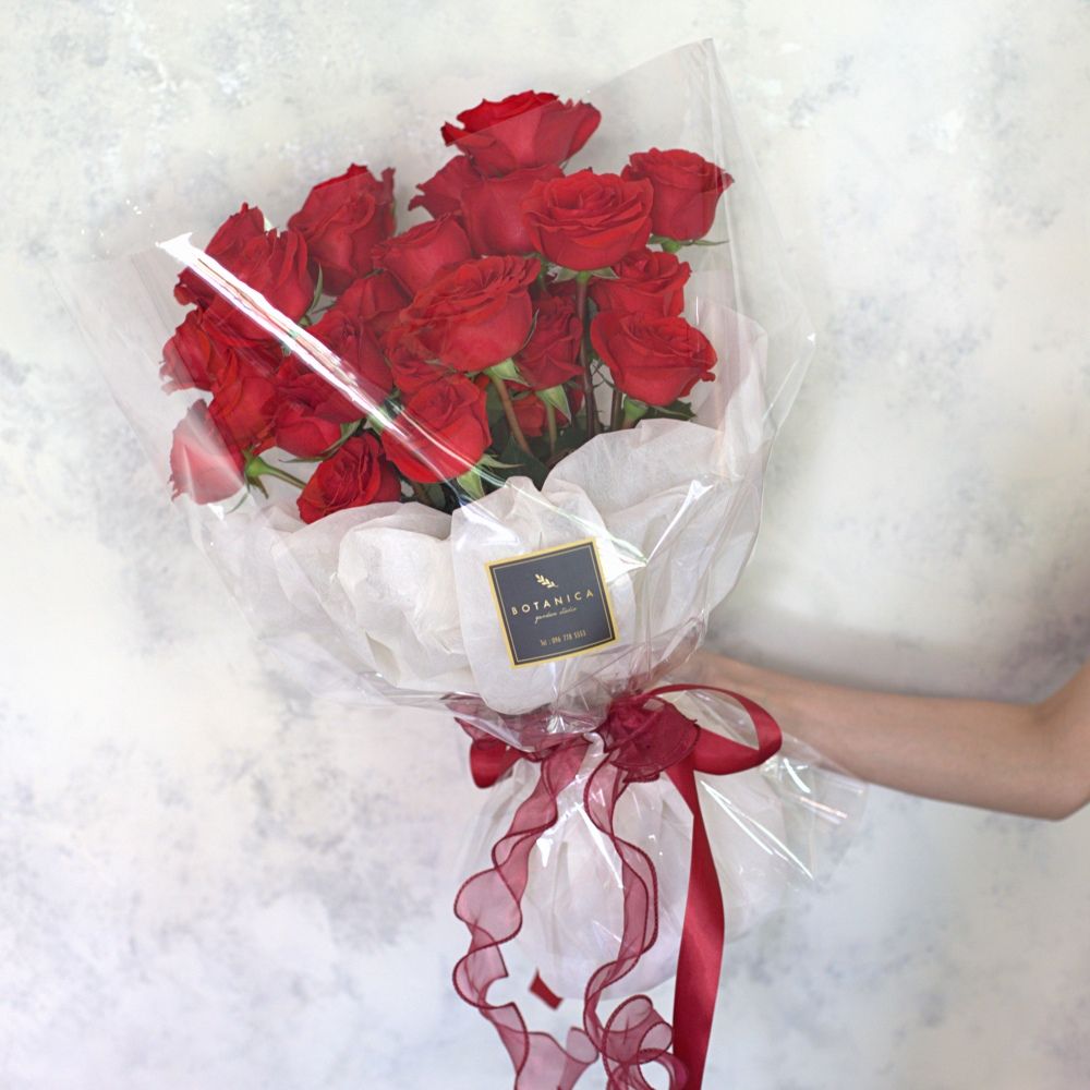  The Sincerity of Red Roses 