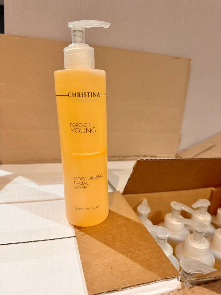 Christina Forever Young Moisturizing Facial Wash - Sữa Rửa Mặt Làm Sạch Da, Cấp Ẩm Giúp Da Mịn Màng Và Tươi Sáng