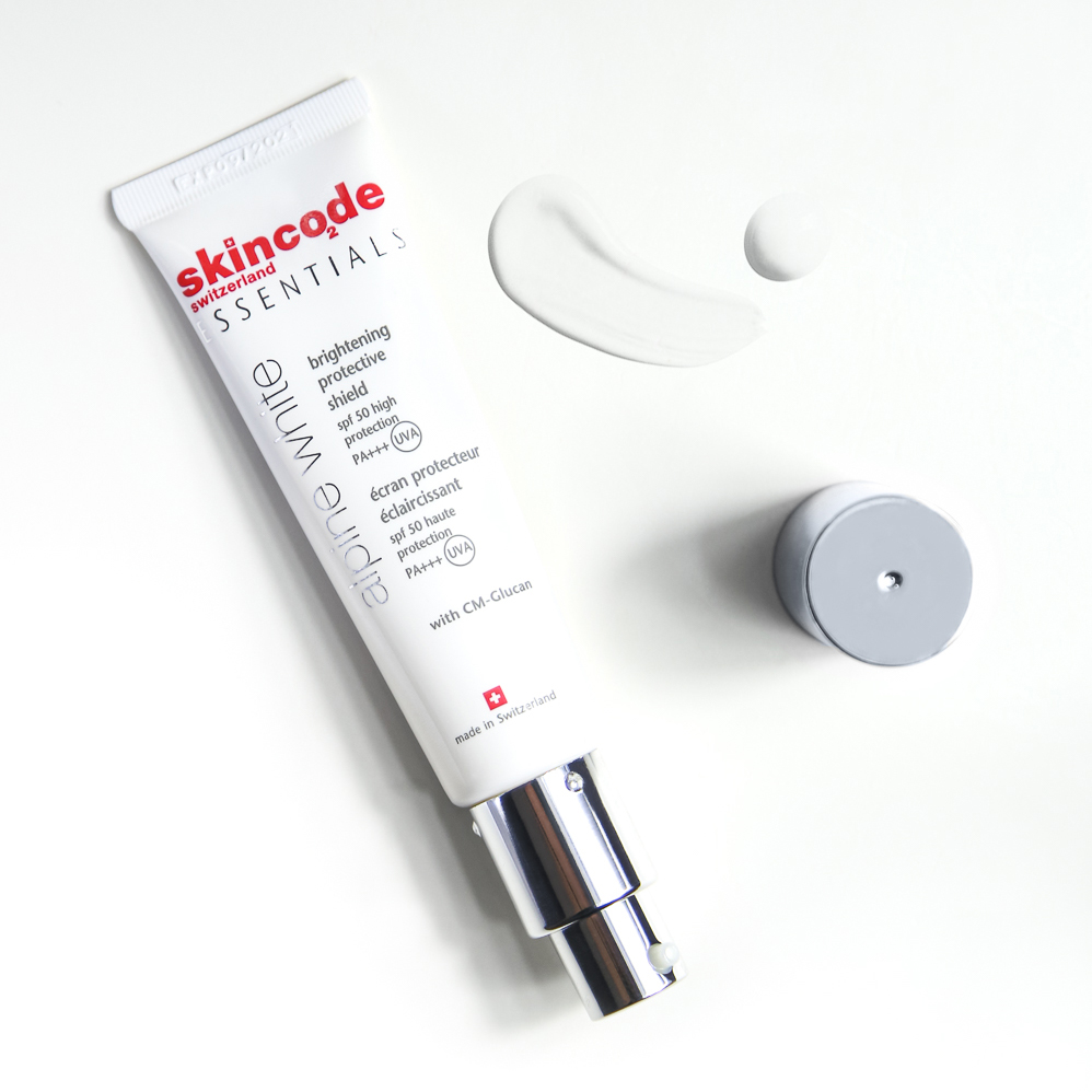 Skincode Brightening Protective Shield SPF 50+ - Nhũ tương chống nắng, trắng da và bảo vệ làn da hoàn hảo SPF 50/PA+++