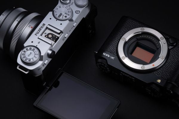 FUJIFILM X-M5