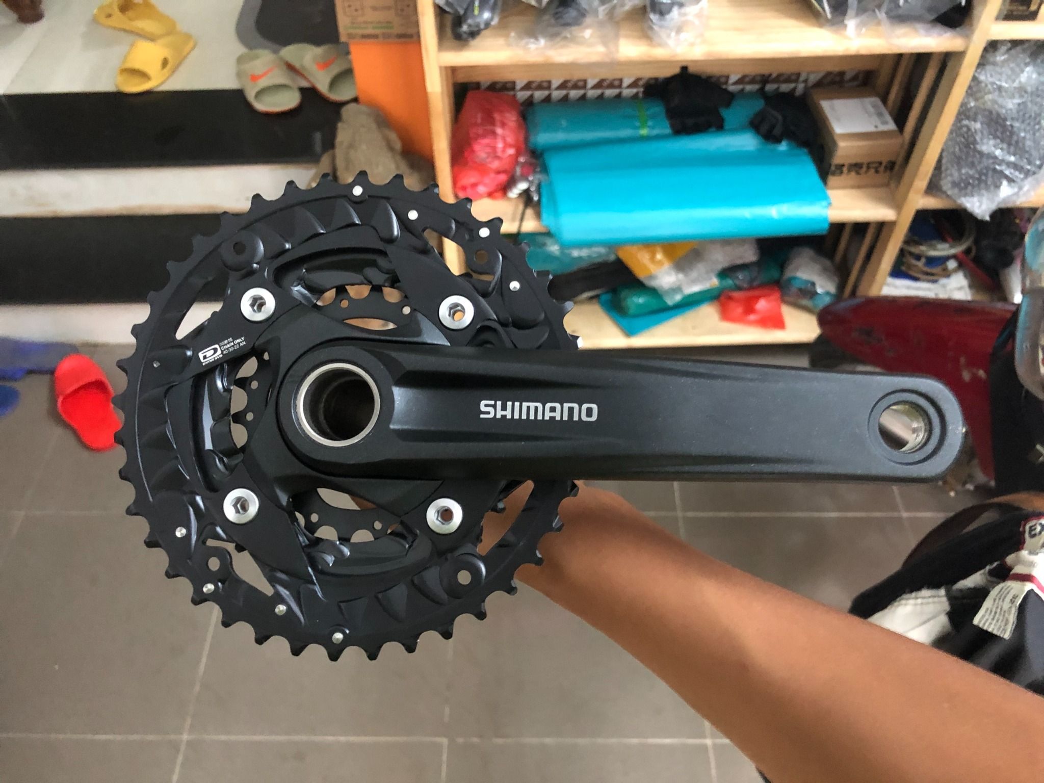  Đùi đĩa Shimano MT500  22-30-40T trục rỗng (kèm BB) 