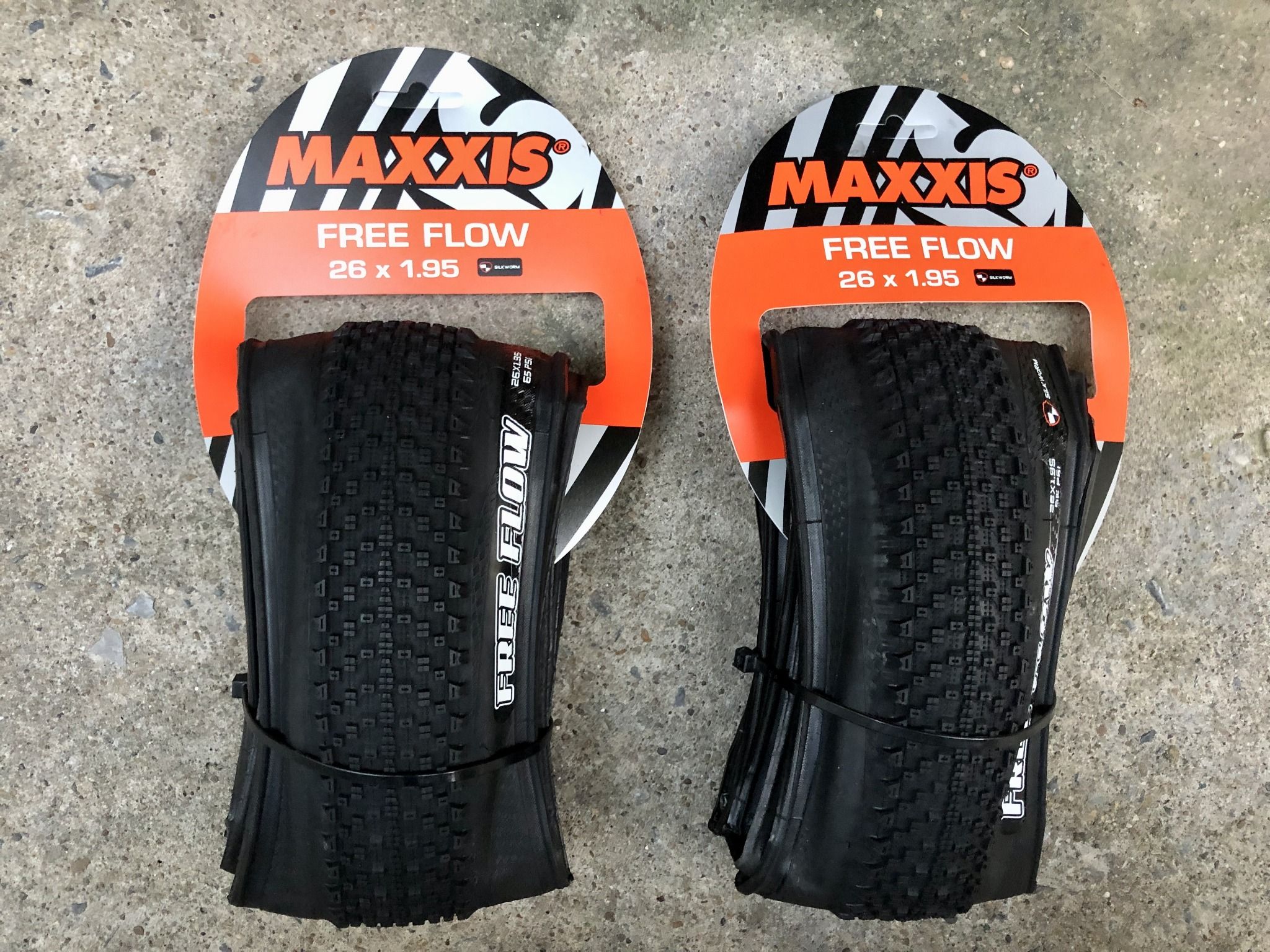  Lốp Maxxis Free Flow M350 26 × 1.95 tanh mềm 