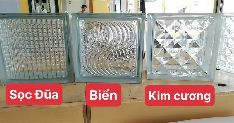  GẠCH KÍNH LẤY SÁNG ĐÔNGF TÂM ( SỌC ĐŨA) 9501 