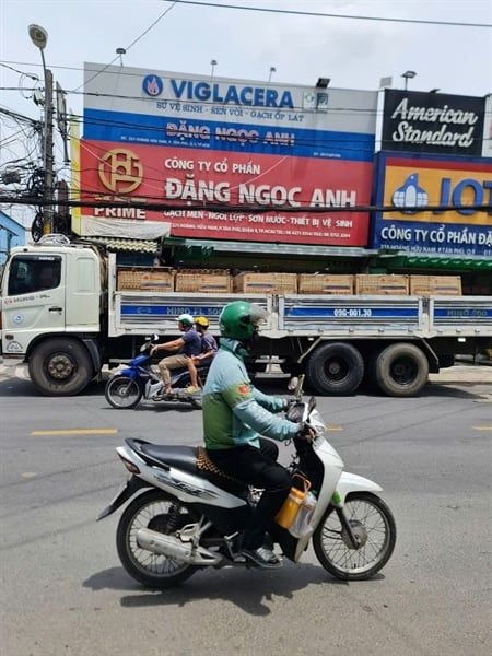  30*60 RM3601D2 ốp tường Đậm (men mờ) royal th/6v/1.08m 