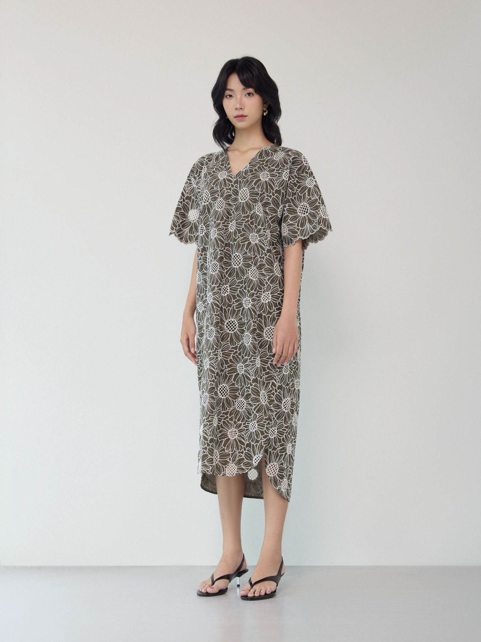  Đầm cotton thêu Mauve V neck dress 