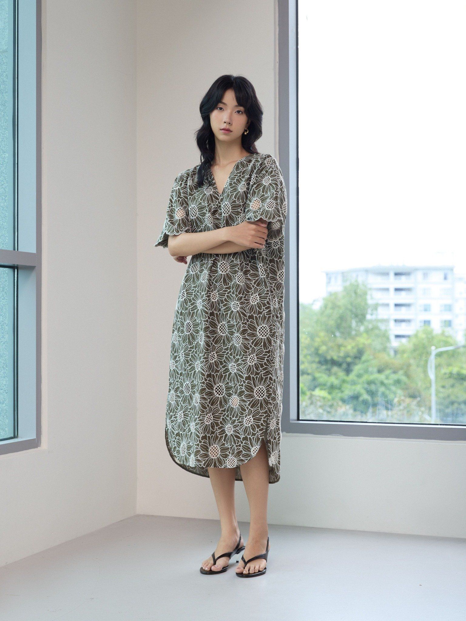  Đầm cotton thêu Mauve V neck dress 