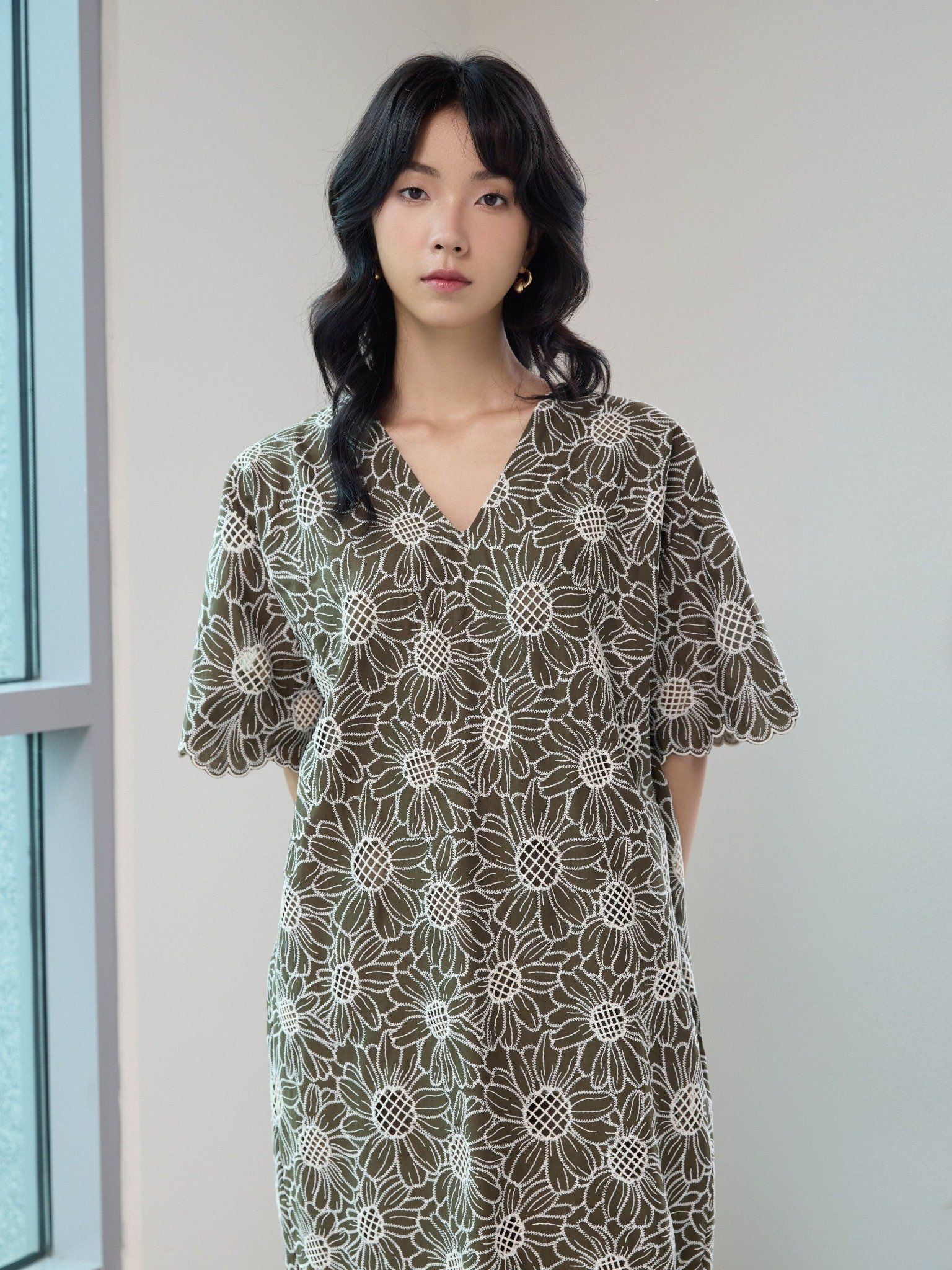  Đầm cotton thêu Mauve V neck dress 