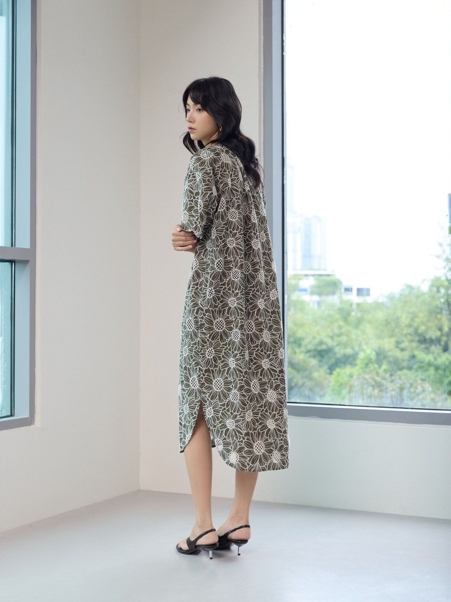  Đầm cotton thêu Mauve V neck dress 