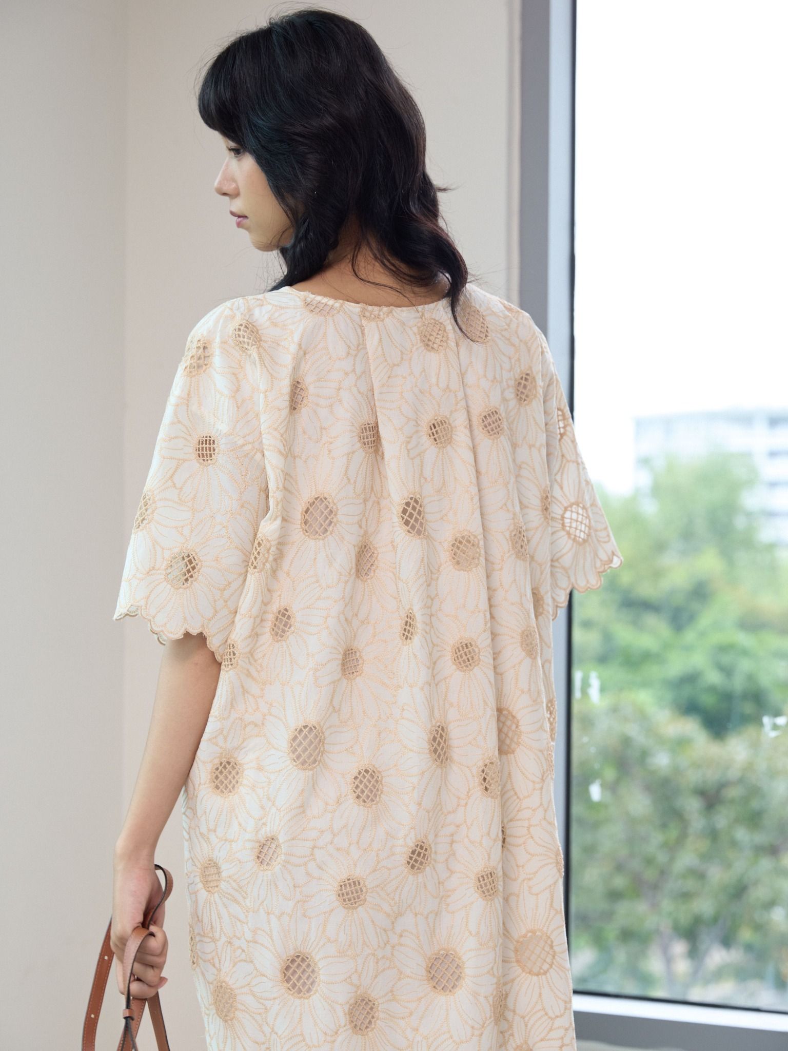  Đầm cotton thêu Mauve V neck dress 