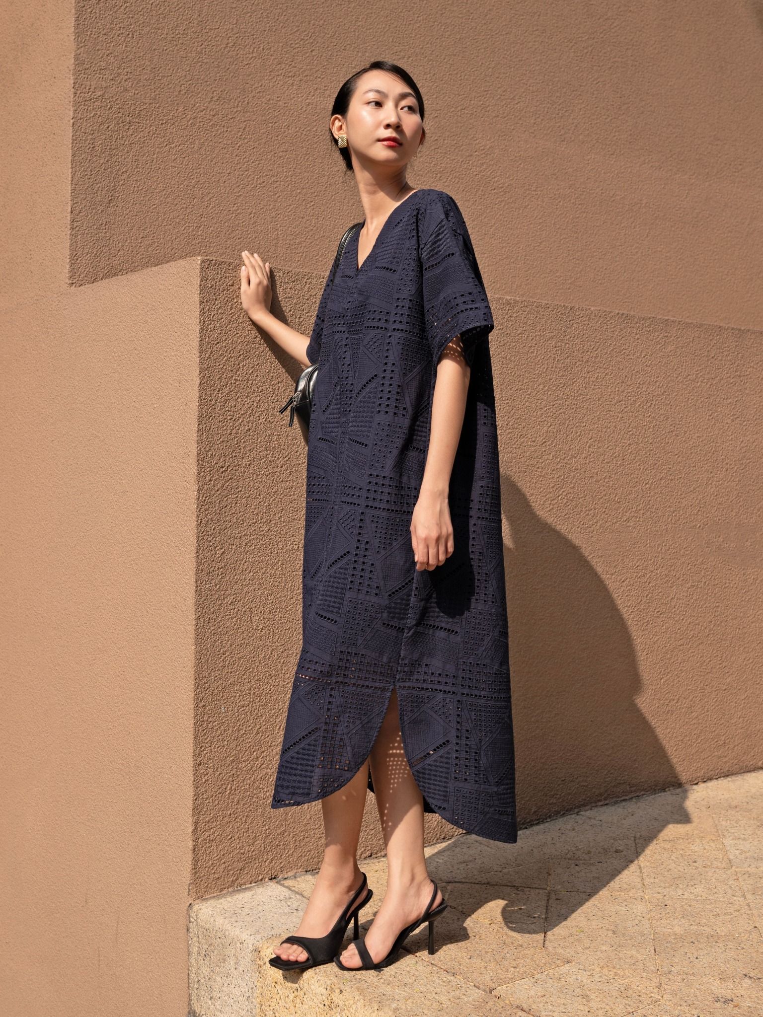  Đầm cotton thêu Mauve V neck dress 