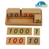  Giáo Cụ Montessori - Các thẻ số từ 1 đến 1000 cỡ nhỏ  - Small Wooden Number Cards With Box (1-1000) 