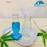  Giáo cụ Montessori -Bộ rót nước bình trong ko có tay cầm - Montessori Pouring water in a clear bottle without a handle 