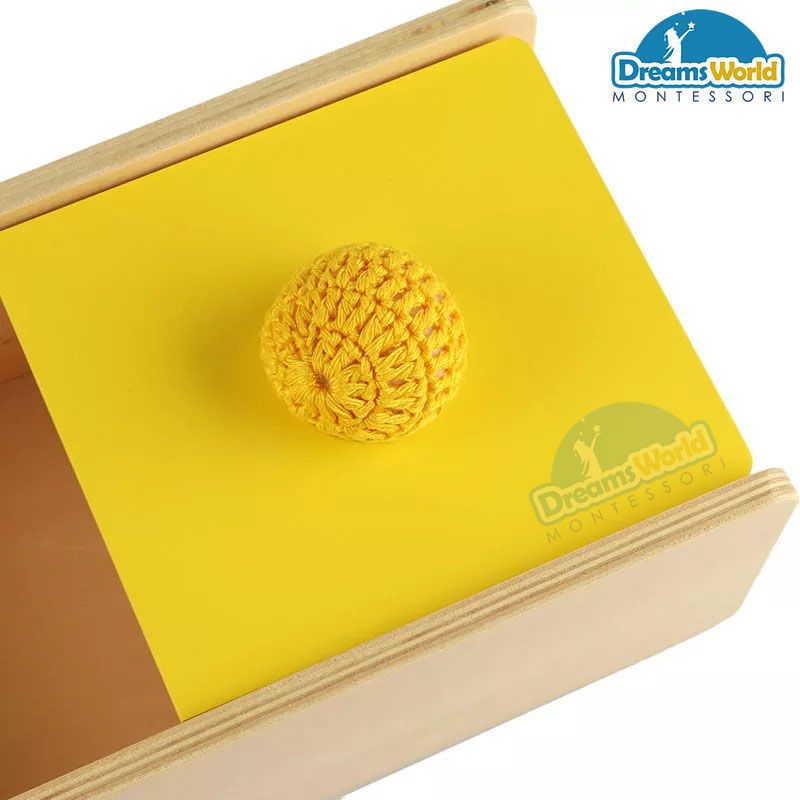  Giáo Cụ Montessori - Hộp trượt và quả bóng len - tấm màu vàng lật qua lật lại hai bên - Imbucare Box With Flip Lid - Knit ball 