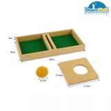  Giáo Cụ Montessori - Luồn quả bóng len - Imbucare board with Kint ball 