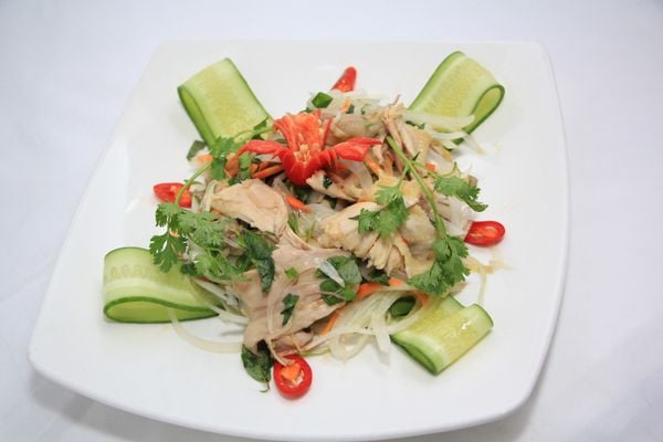  Gỏi Gà Tre Rau Răm ( 01 con) 