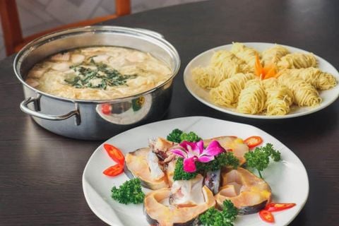  Lẩu Cá Tầm Khoai Môn 