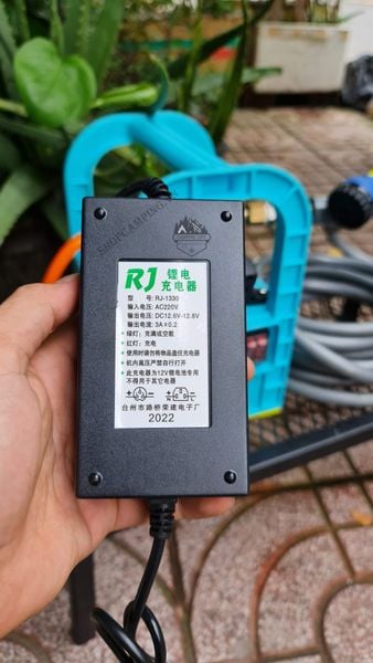  Máy bơm nước 12v cầm tay siêu mạnh 