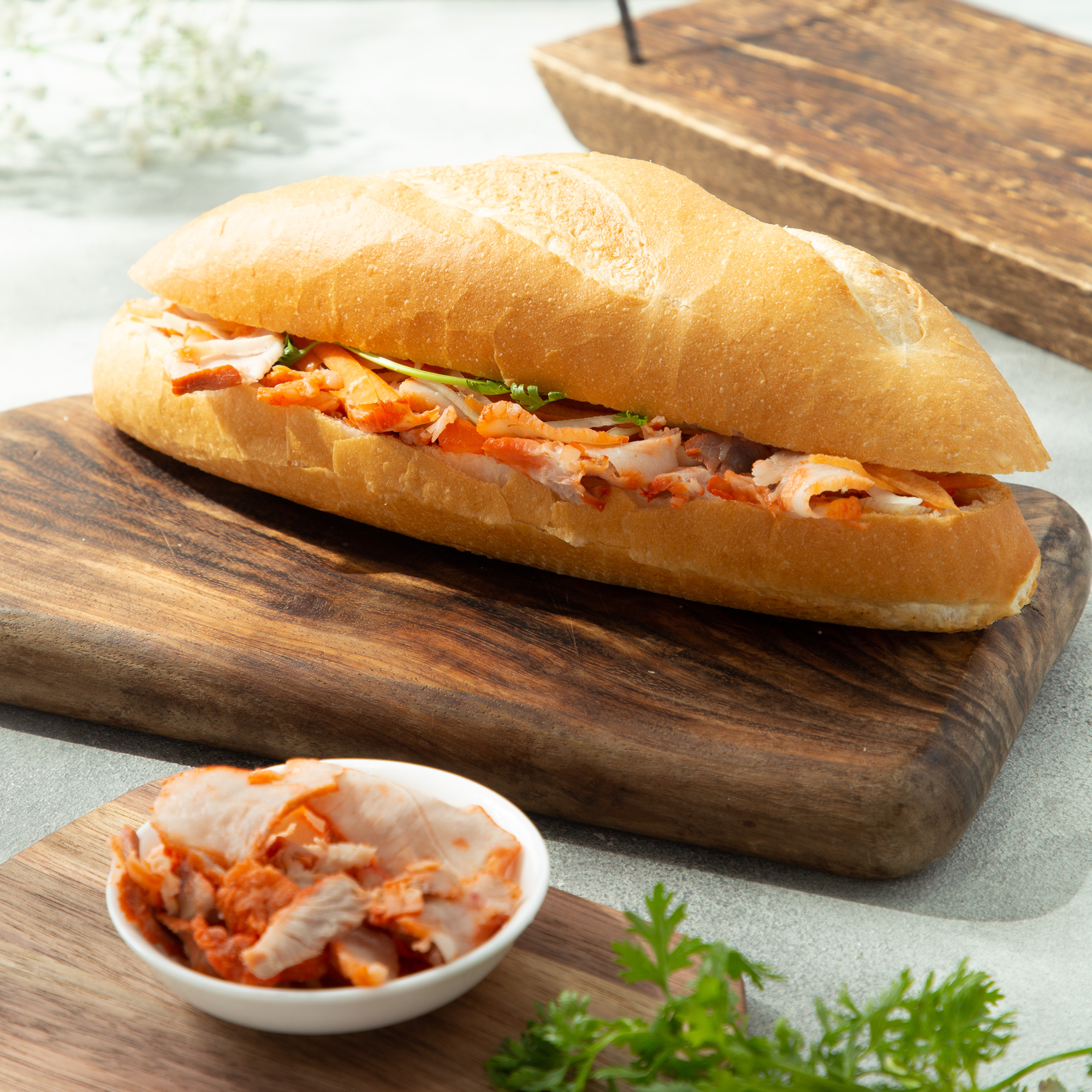 Bánh mì kẹp xá xíu